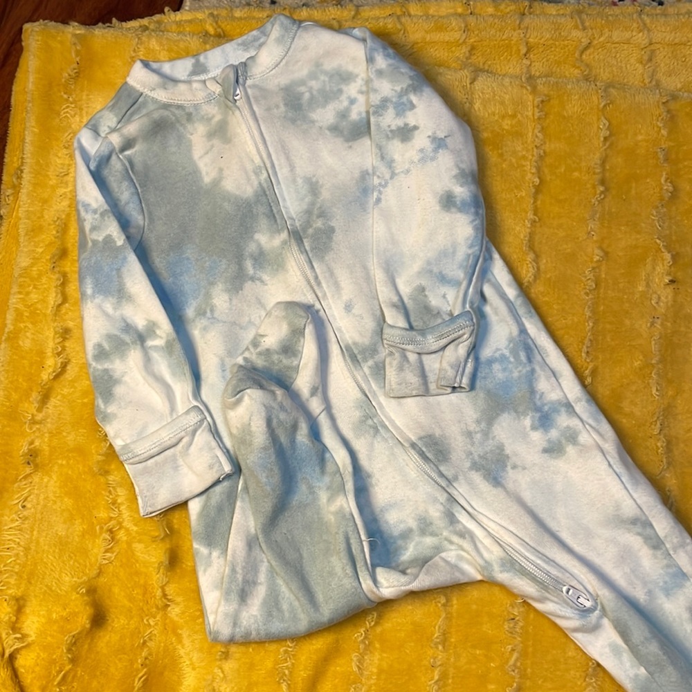 Infant old navy footed sleeper